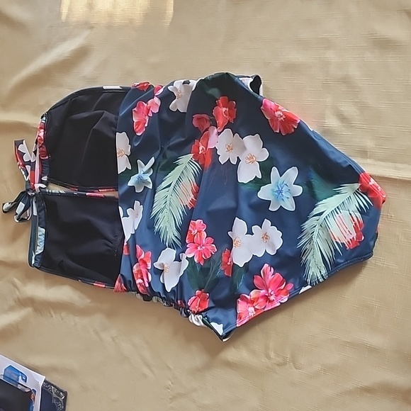 Women's Floral swim‎ suit - Picture 6 of 9